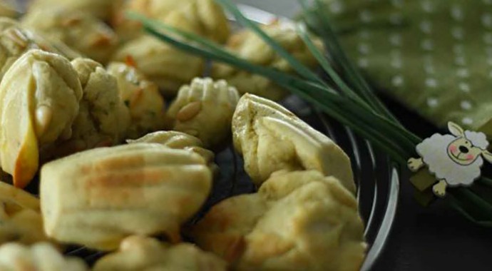 Réaliser des petites madeleines au pesto